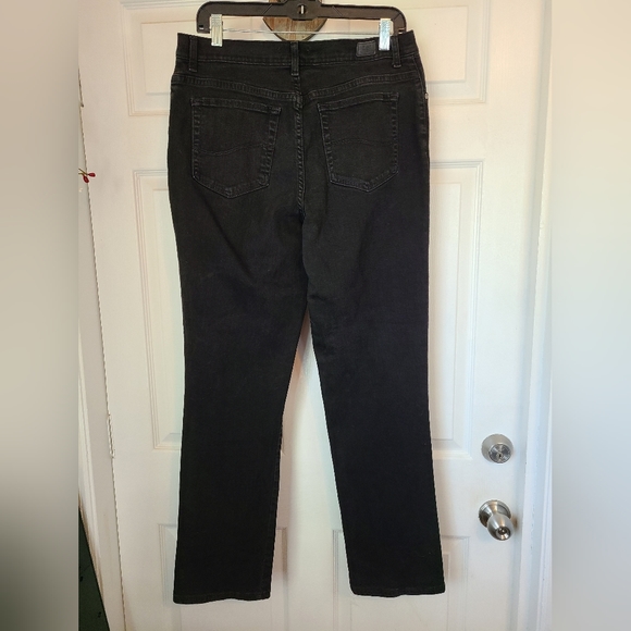 (753) Lee Woman's Relaxed Fit Straight Leg Jeans, Size: 14 Color: Black - Picture 11 of 14